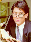 With glasses.jpg (36603 bytes)